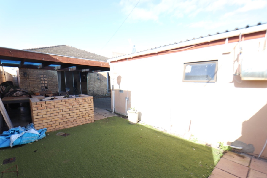 5 Bedroom Property for Sale in Churchill Estate Western Cape